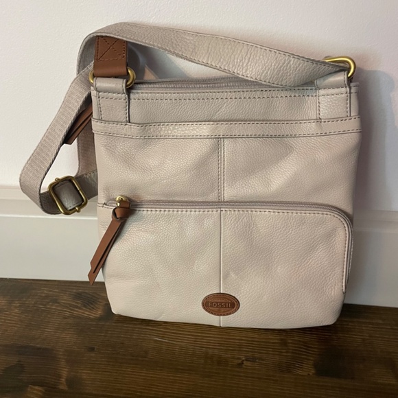 Fossil Morgan Leather Crossbody Bag - Picture 2 of 15